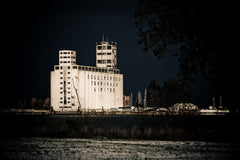 Storm Approaches Collingwood Terminals